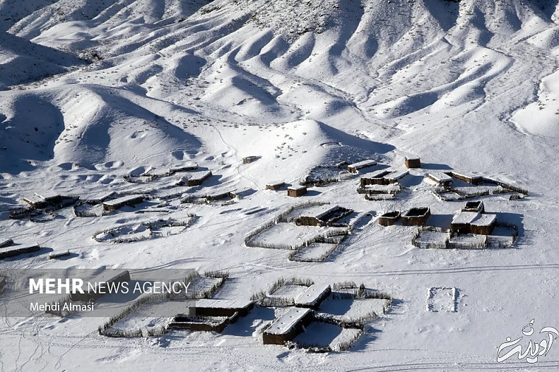 (تصاویر) عملیات نجات چوپانان از دل کوه‌های برفی زنجان